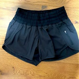 Lululemon Tracker Short - Size 6